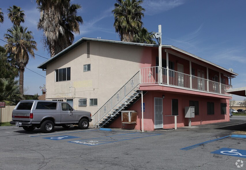 2133-2139 W Florida Ave, Hemet, CA à louer - Photo principale – Image 1 sur 2