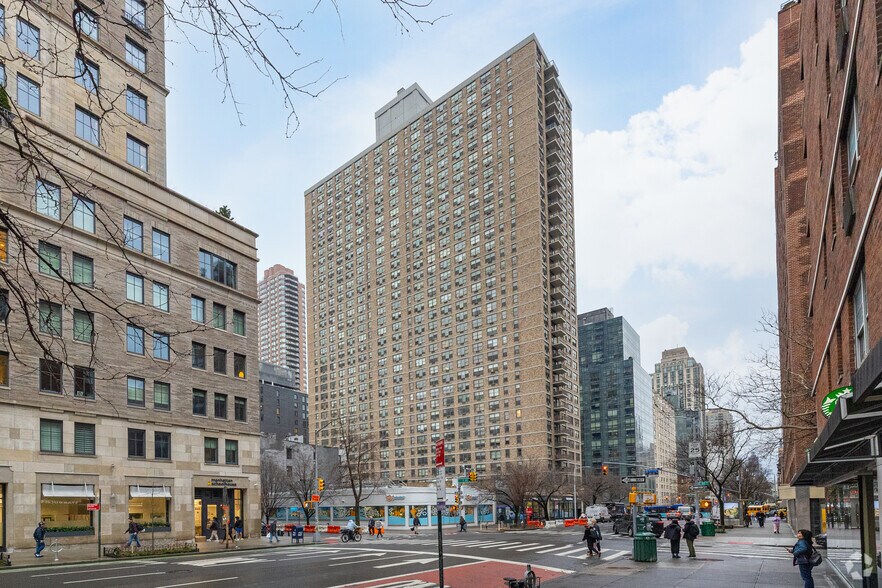 1524 Second Ave, New York, NY à louer - Photo principale – Image 1 sur 9