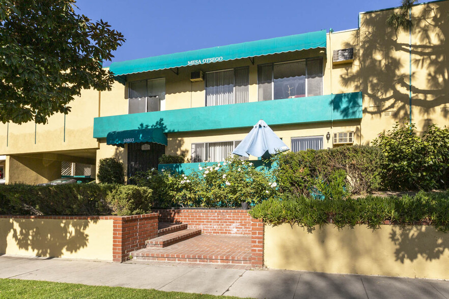 10803 Otsego St, North Hollywood, CA à vendre - Photo de l’immeuble – Image 2 sur 39
