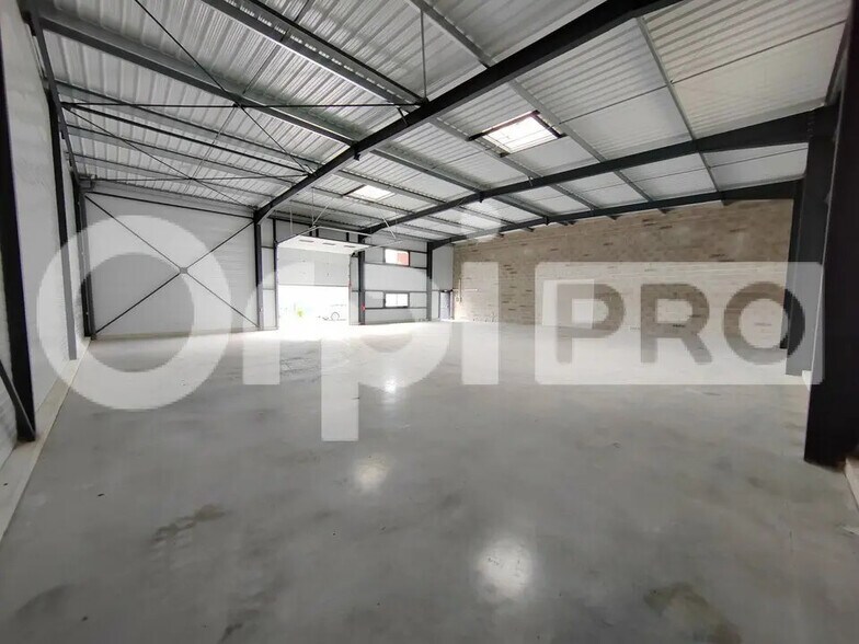 Local d’activités dans Sanguinet à louer - Photo de l’immeuble – Image 2 sur 5