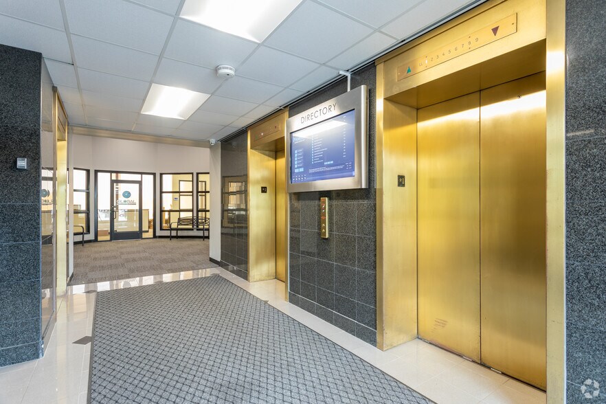 20600 Eureka Rd, Taylor, MI à vendre - Hall d’entrée – Image 2 sur 6