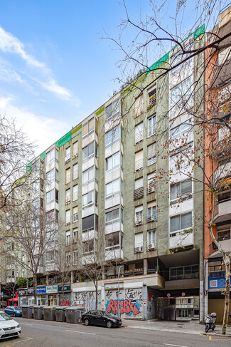Plus de détails pour Carrer de Rocafort, 242, Barcelone - Local commercial à louer