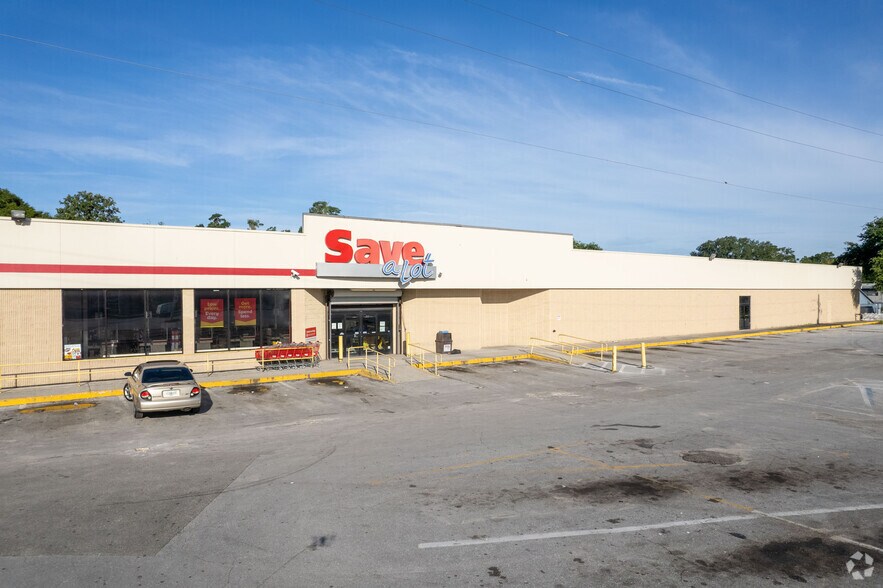 8000 Lem Turner Rd, Jacksonville, FL à vendre - Photo de l’immeuble – Image 1 sur 19