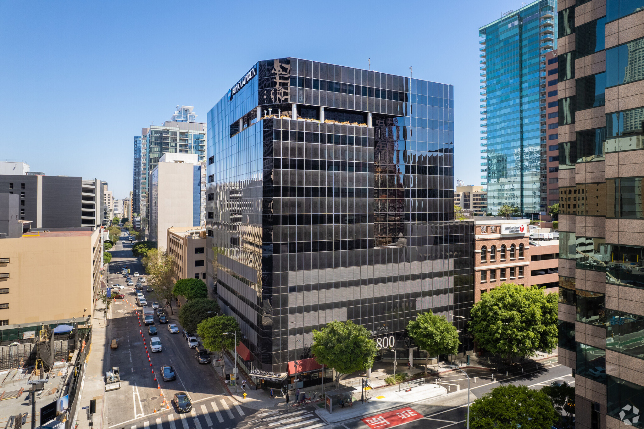 800 S Figueroa St, Los Angeles, CA à louer Photo de l’immeuble– Image 1 sur 5