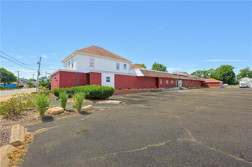 955 W Shore Rd, Warwick, RI à vendre - Photo de l’immeuble – Image 3 sur 19