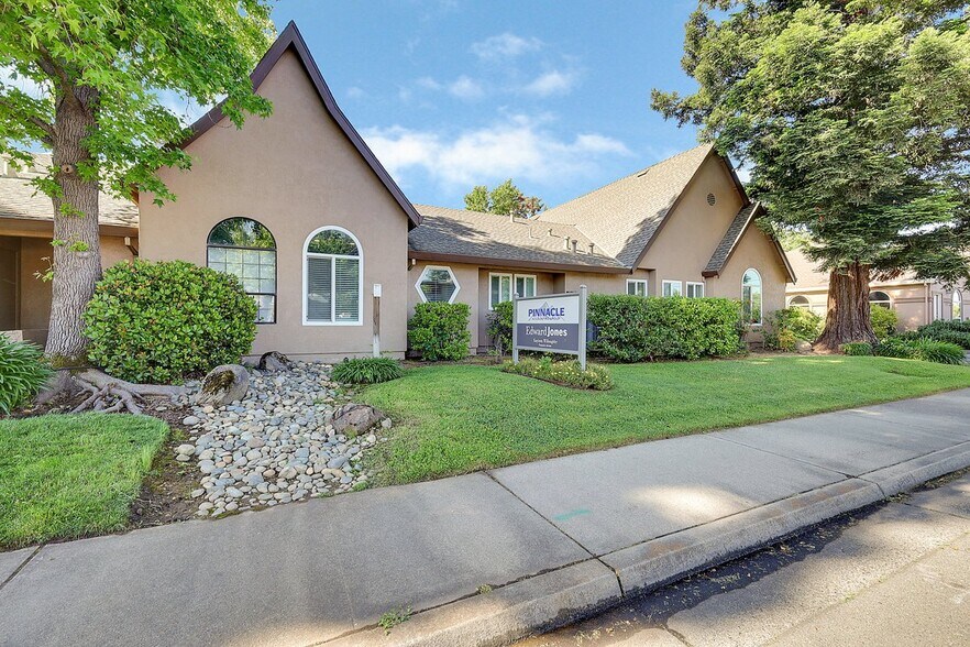 844 Richland Rd, Yuba City, CA à vendre - Photo de l’immeuble – Image 2 sur 17