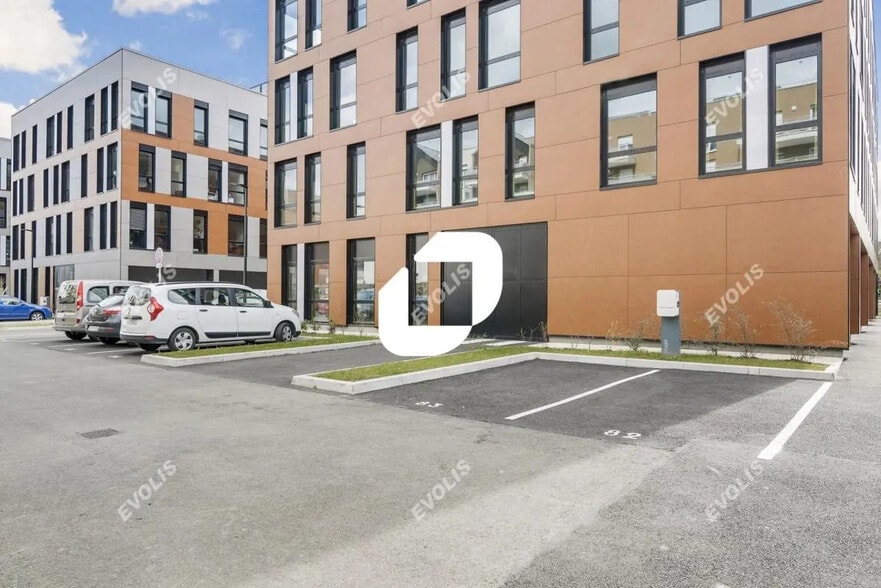 Bureau dans Lieusaint à louer - Photo de l’immeuble – Image 2 sur 14