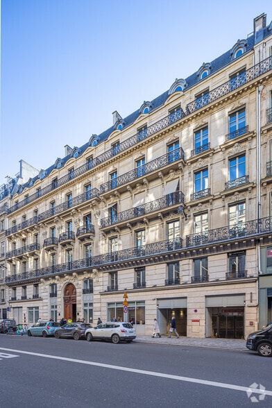 53 Rue De Châteaudun, Paris à louer - Photo de l’immeuble – Image 3 sur 12