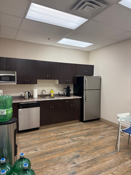 118 East Lake Blvd NE, Airdrie, AB à louer - Photo intérieure – Image 3 sur 9