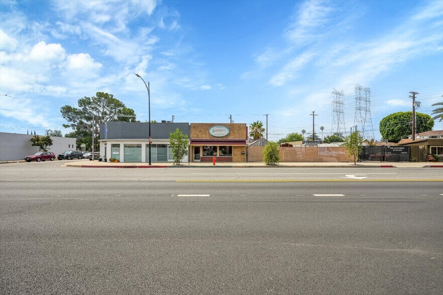 4204 W Burbank Blvd, Burbank, CA à vendre - Photo de l’immeuble – Image 1 sur 24