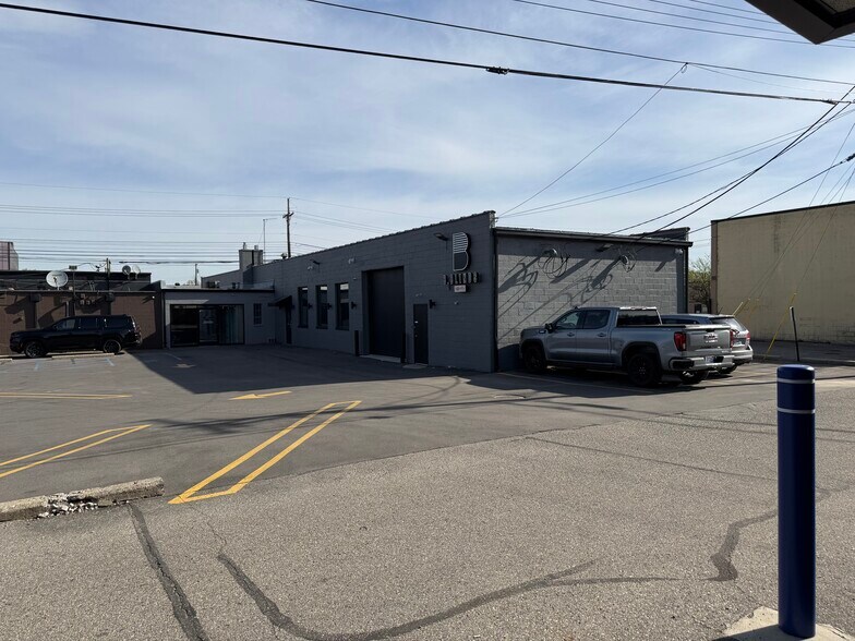 24061 W 10 Mile Rd, Southfield, MI à vendre - Photo de l’immeuble – Image 2 sur 9