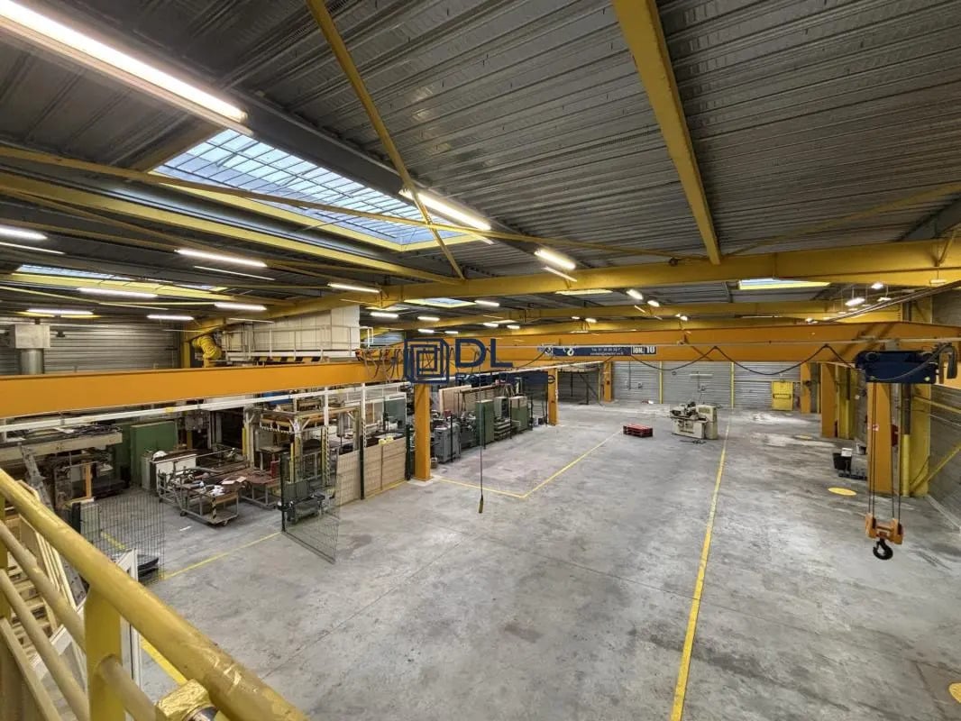 Industriel/Logistique dans La Ville-du-Bois à vendre Photo intérieure– Image 1 sur 10
