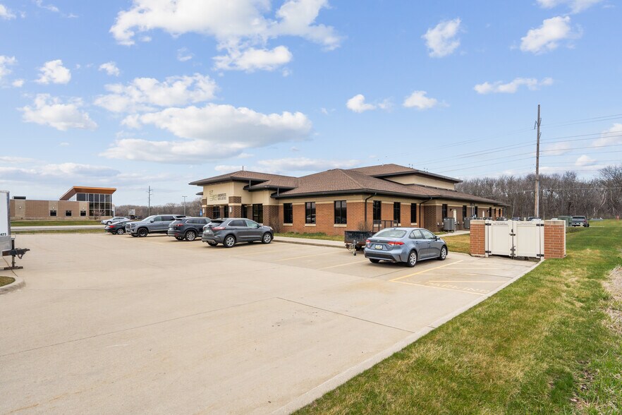 3015 Greyhound Dr, Waterloo, IA à vendre - Photo de l’immeuble – Image 3 sur 35