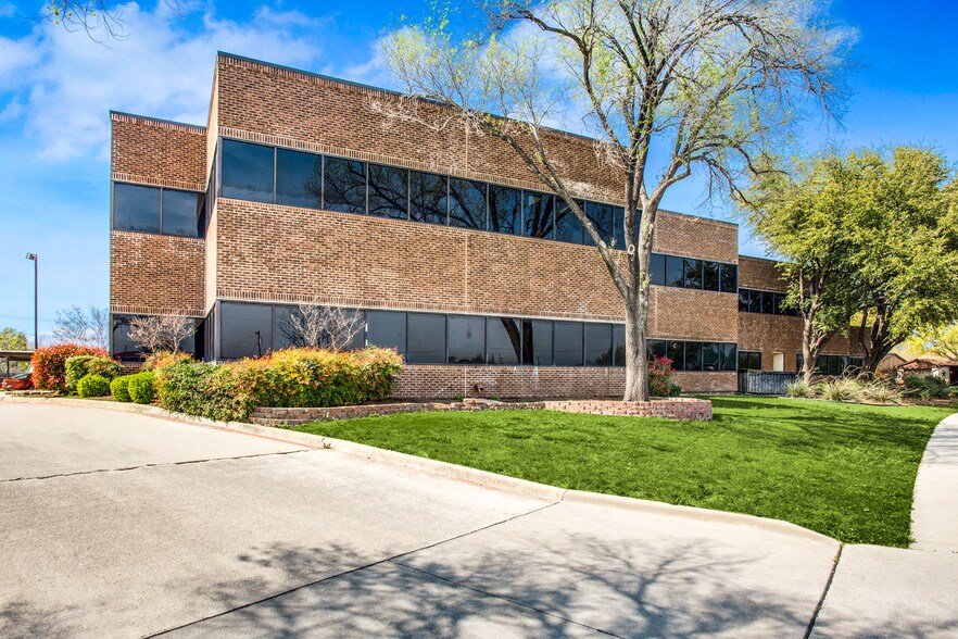 6600 Paige Rd, The Colony, TX à louer - Photo de l’immeuble – Image 1 sur 24