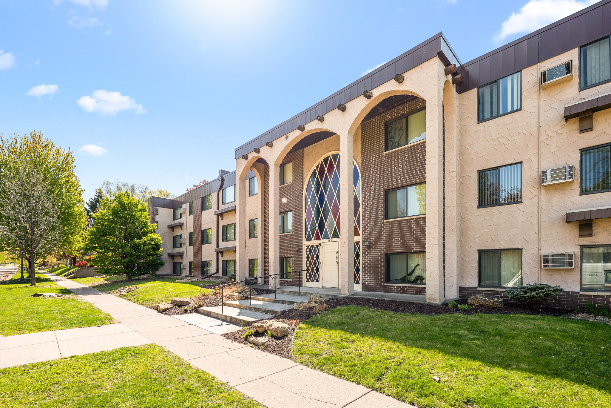 1940 Iglehart Ave, Saint Paul, MN à vendre Photo de l’immeuble– Image 1 sur 23