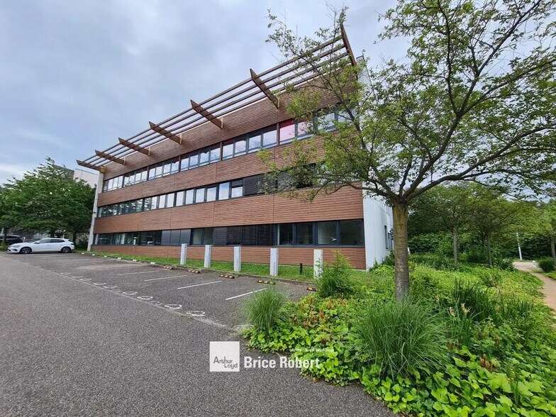 Bureau dans Saint-Priest à louer - Photo de l’immeuble – Image 2 sur 16