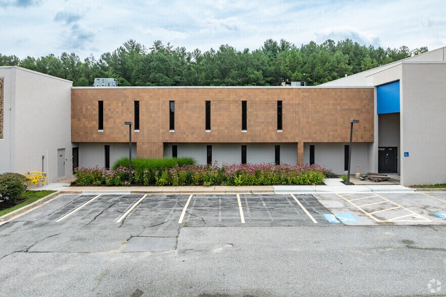 7270 Park Circle Dr, Hanover, MD à louer - Photo de l’immeuble – Image 2 sur 5
