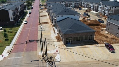 525 W Erwin St, Tyler, TX à louer Photo de l’immeuble– Image 2 sur 4