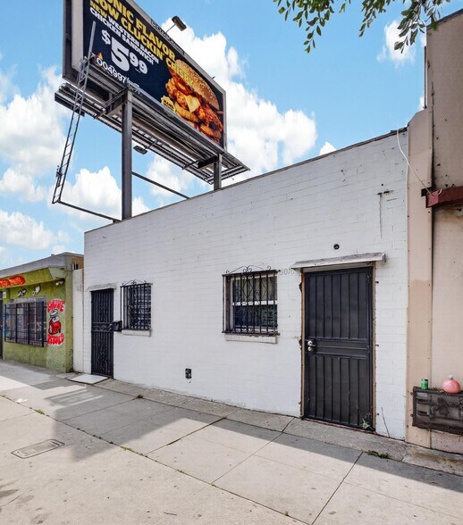 5016 E Olympic Blvd, Los Angeles, CA à vendre - Photo de l’immeuble – Image 2 sur 17