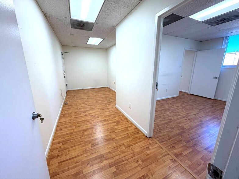 8136 Old Keene Mill Rd, Springfield, VA à louer - Hall d’entrée – Image 2 sur 6