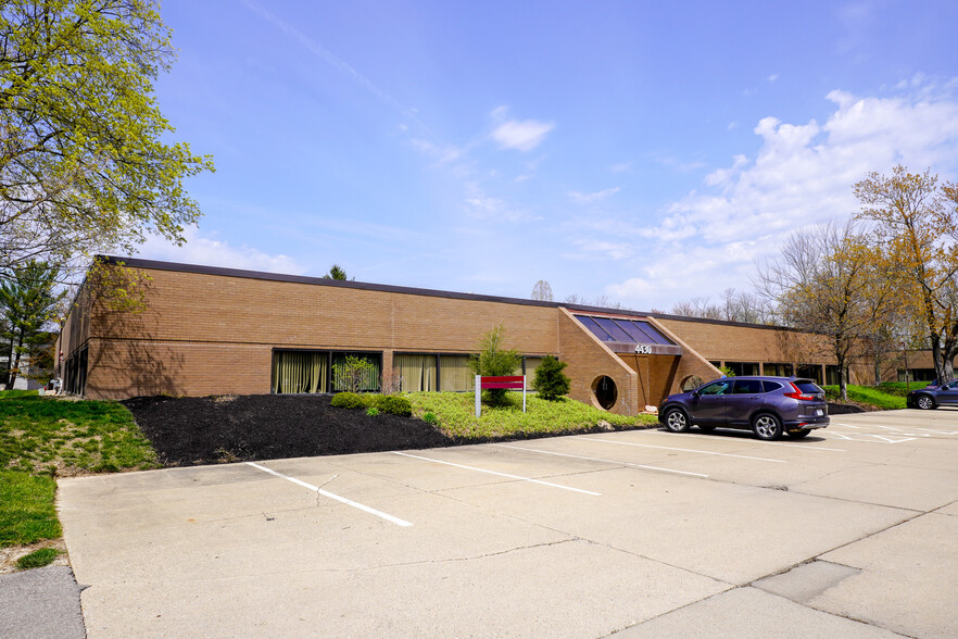 4430-4438 Carver Woods Dr, Blue Ash, OH à vendre - Photo de l’immeuble – Image 1 sur 16