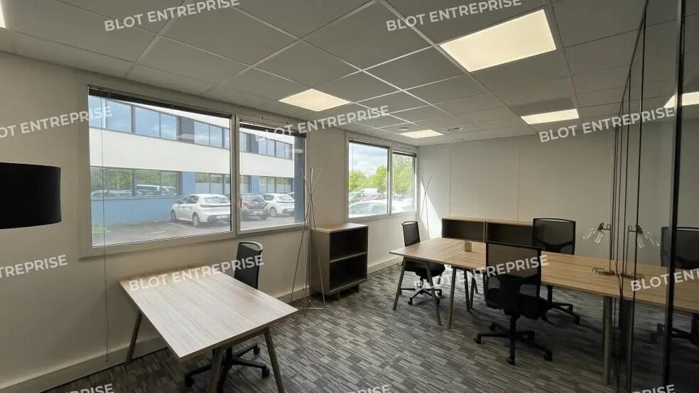 Bureau dans Bruz à louer - Photo de l’immeuble – Image 3 sur 6