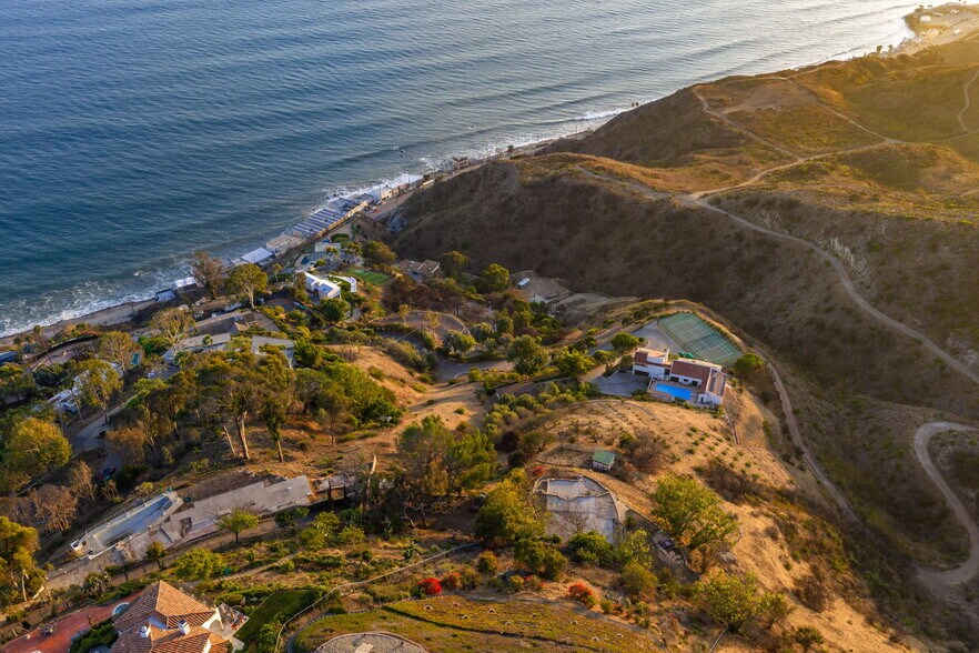 20795 Cool Oak Way, Malibu, CA à vendre - Aérien – Image 1 sur 11