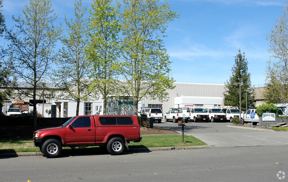2995 Dutton Ave, Santa Rosa, CA à vendre - Photo de l’immeuble – Image 3 sur 16