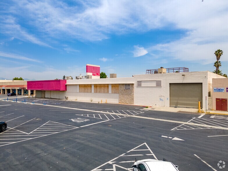10001 Paramount Blvd, Downey, CA à louer - Photo principale – Image 3 sur 16