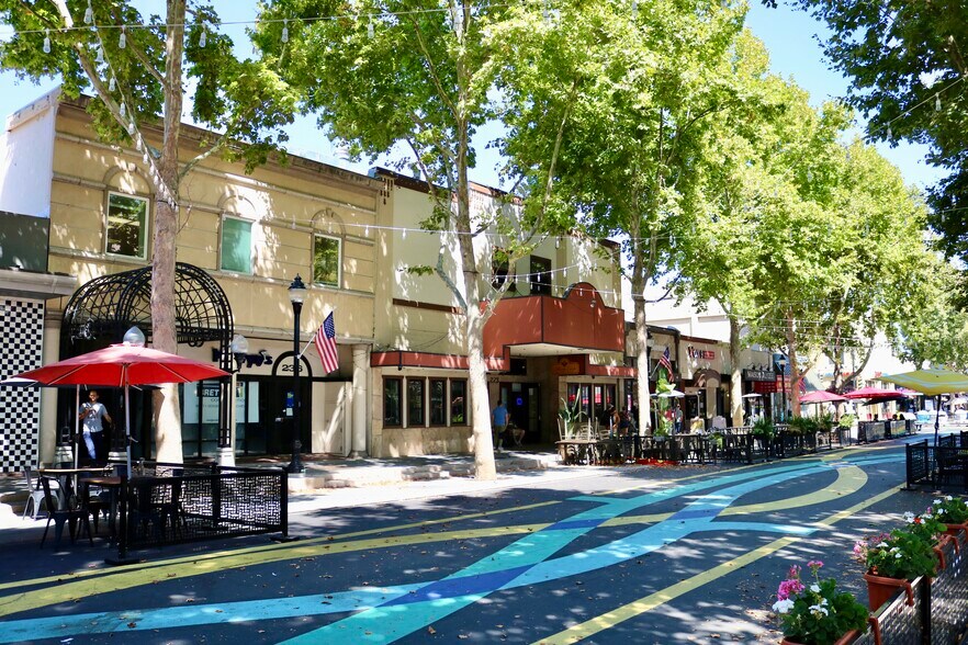 228 Castro St, Mountain View, CA à vendre - Photo de l’immeuble – Image 2 sur 16