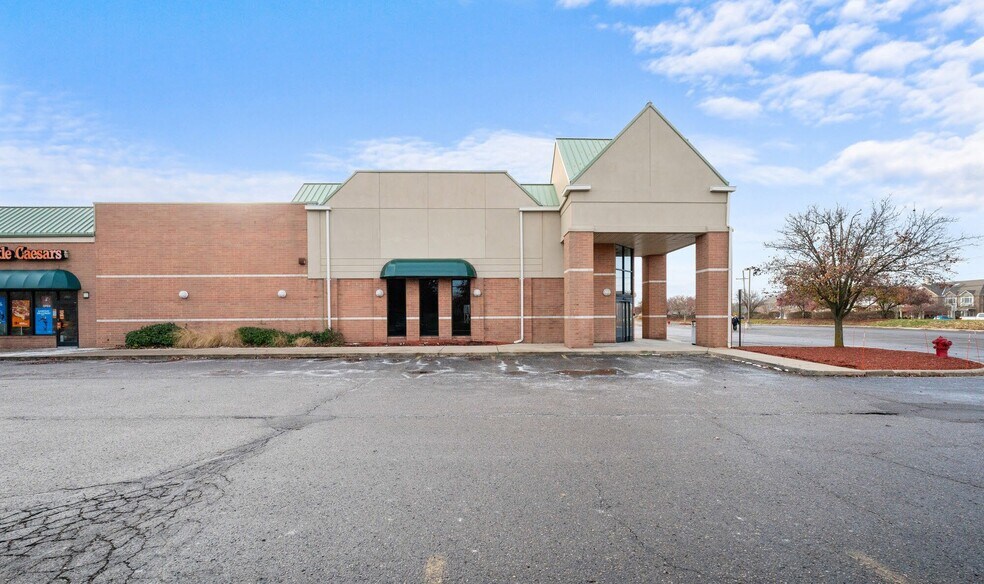 42191 W 14 Mile Rd, Novi, MI à vendre - Photo de l’immeuble – Image 2 sur 4