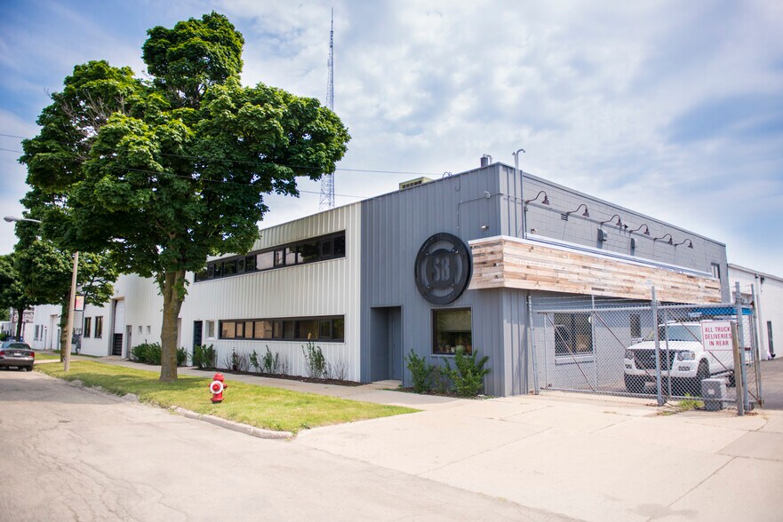 3866-3870 N Fratney St, Milwaukee, WI à louer - Photo de l’immeuble – Image 2 sur 8