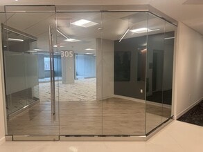 8201 Greensboro Dr, McLean, VA à louer Photo intérieure– Image 1 sur 14