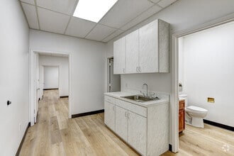 5829 W Sam Houston Pky N, Houston, TX à louer Photo intérieure– Image 2 sur 3