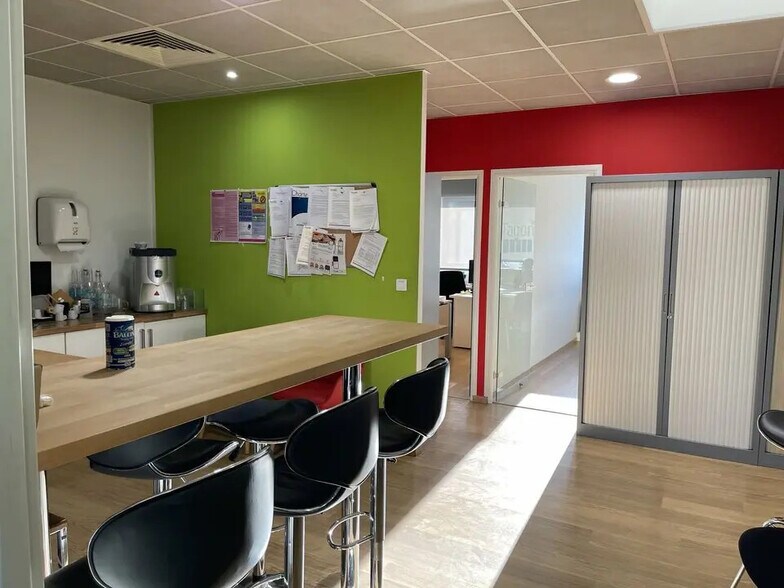 Bureau dans Aubagne à vendre - Photo intérieure – Image 3 sur 12