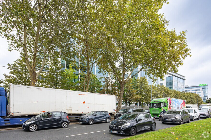 Bureau dans Asnières-sur-Seine à louer - Photo de l’immeuble – Image 2 sur 2