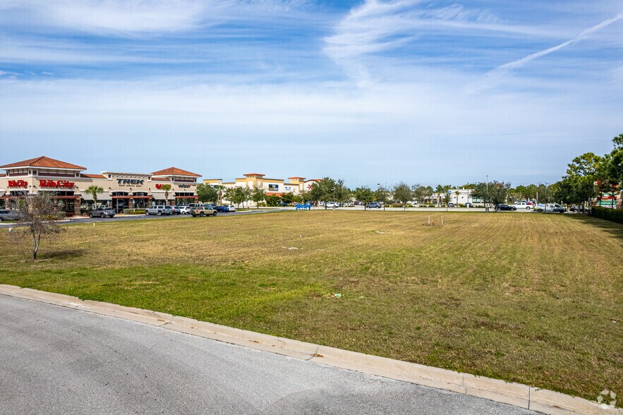11551 Majestic Palms Blvd, Fort Myers, FL à louer - Photo de l’immeuble – Image 2 sur 4