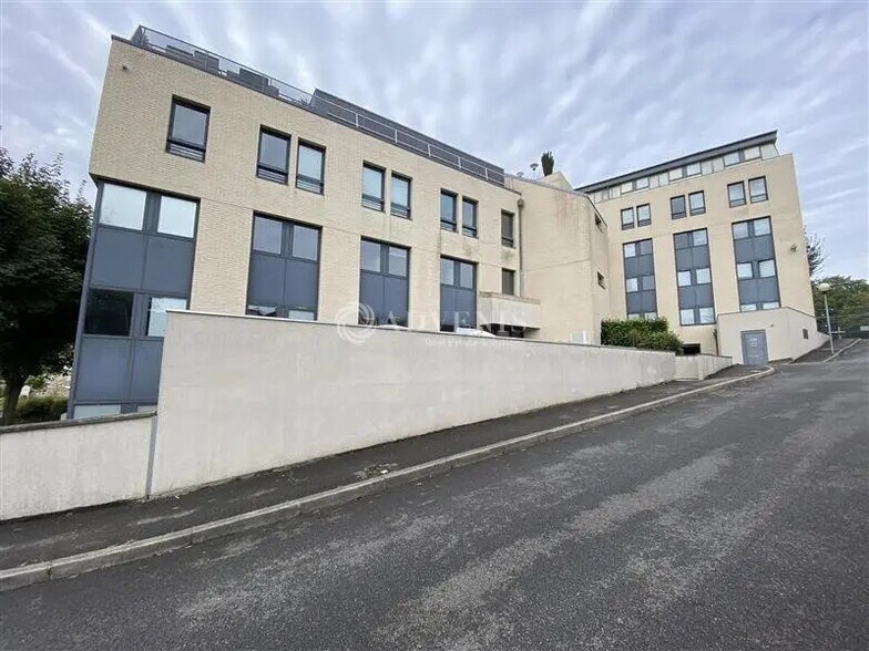 Bureau dans Arcueil à louer - Photo de l’immeuble – Image 1 sur 7