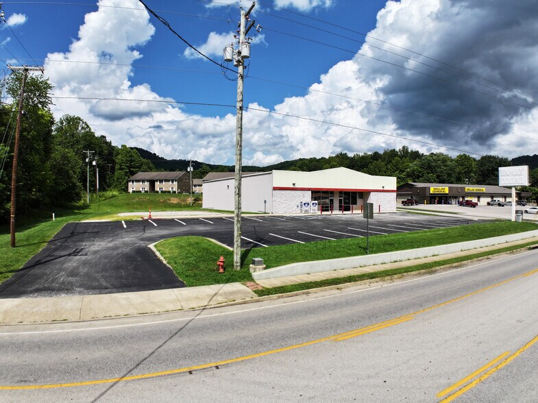 1016 Winchester Rd, Irvine, KY à louer - Photo de l’immeuble – Image 2 sur 22