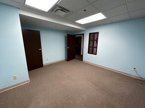 106 W Wilson St, Batavia, IL à louer Photo intérieure– Image 2 sur 5