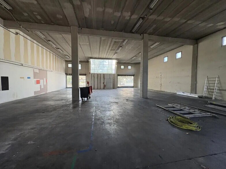 Local commercial dans Aubagne à louer - Photo de l’immeuble – Image 1 sur 12