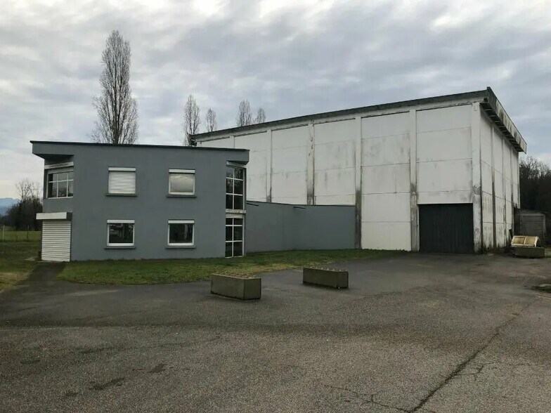 Industriel/Logistique dans Belmont-Tramonet à vendre - Photo de l’immeuble – Image 1 sur 3