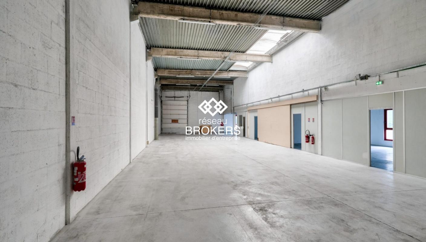 Industriel/Logistique dans Éragny à louer Photo intérieure– Image 1 sur 3