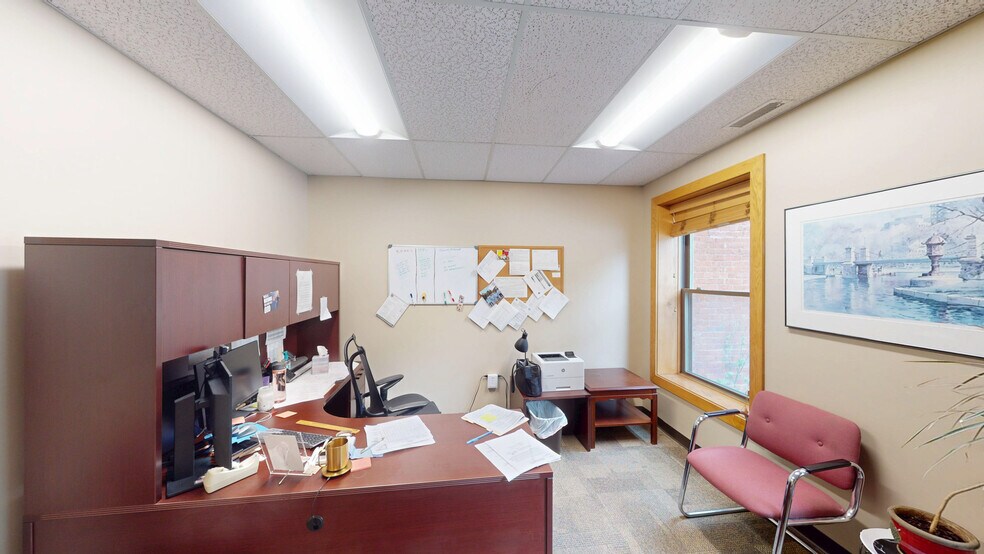 536 Broad St, Weymouth, MA à vendre - Photo intérieure – Image 2 sur 29