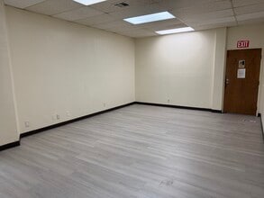 460 E Carson Plaza Dr, Carson, CA à louer Photo intérieure– Image 2 sur 5