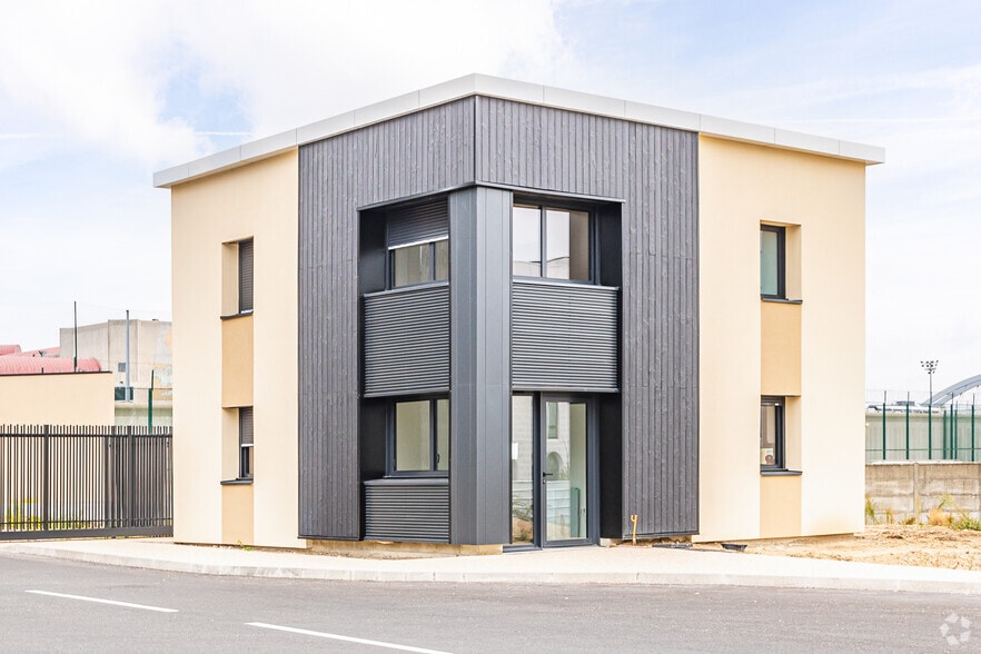 97 Rue Martha Desrumaux, Nanterre à louer - Photo principale – Image 1 sur 2