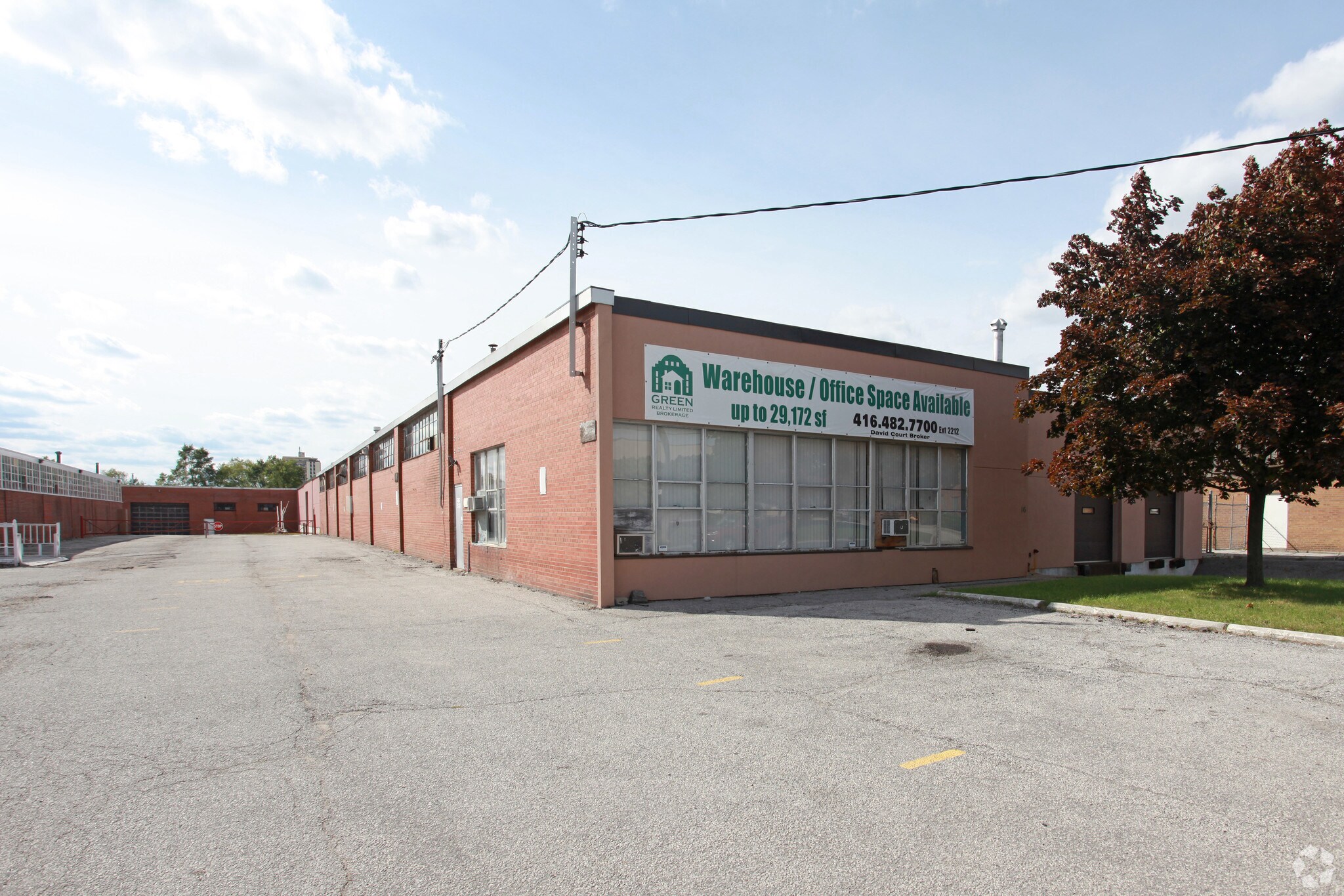 16 Benton Rd, Toronto, ON à vendre Photo principale– Image 1 sur 3