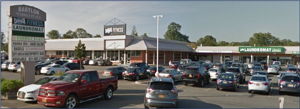369 Little East Neck Rd, West Babylon, NY à louer - Photo de l’immeuble – Image 2 sur 3