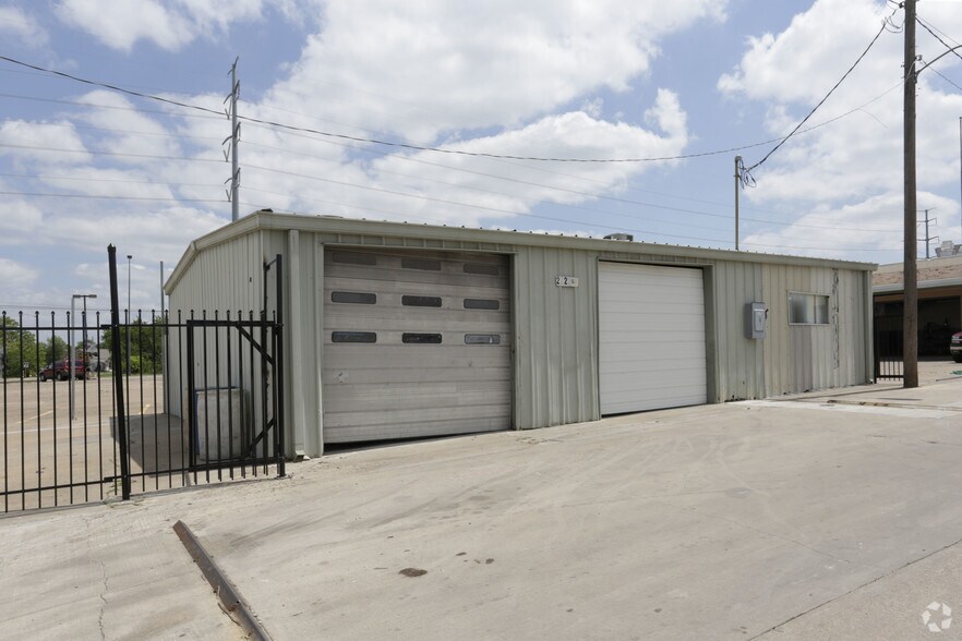 2727 S Garland Ave, Garland, TX à louer - Photo de l’immeuble – Image 3 sur 5