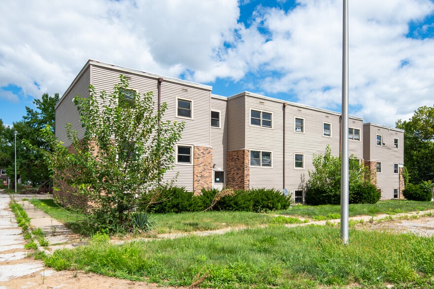 700 N Bruns Ln, Springfield, IL à vendre - Photo de l’immeuble – Image 2 sur 9